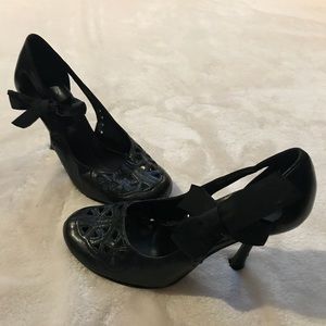 Steven by Steve Madden black heels with side bow